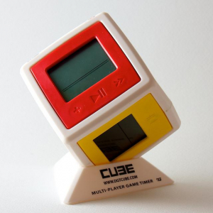 DGT Cube -pelikello