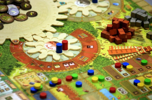 Tzolk'inin pelilauta. Kuva: Henk Rolleman / BGG