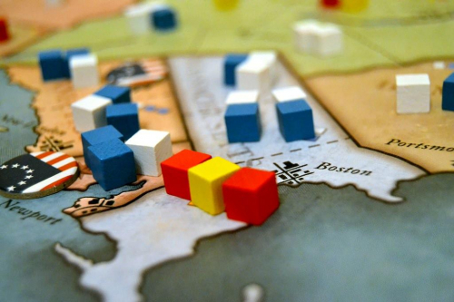 Punakeltaiset britit ovat vallanneet Bostonin. Kuva: Sergio Martínez / BGG