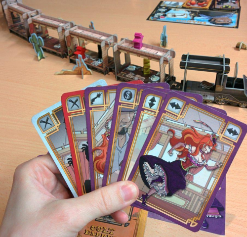 Käsi Colt Express -kortteja. Kuva: Jacky Pohl / BGG