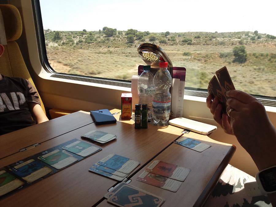 Dale of Merchants -peliä Ranskan ja Espanjan välillä kulkevassa AVE-suurnopeusjunassa