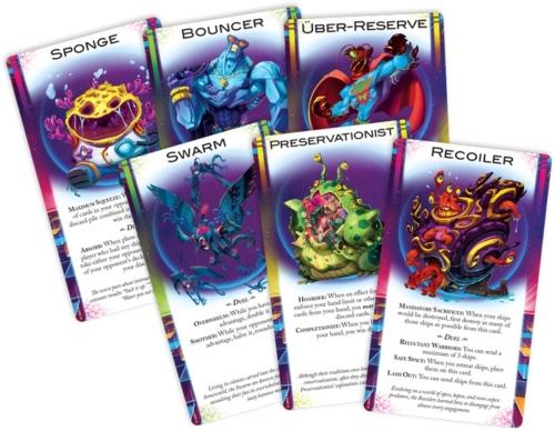 Cosmic Encounter Duelin muukalaisrotujen kortteja.