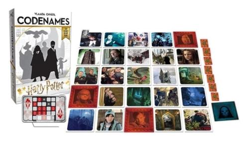 Codenames: Harry Potterin kansi ja kortteja