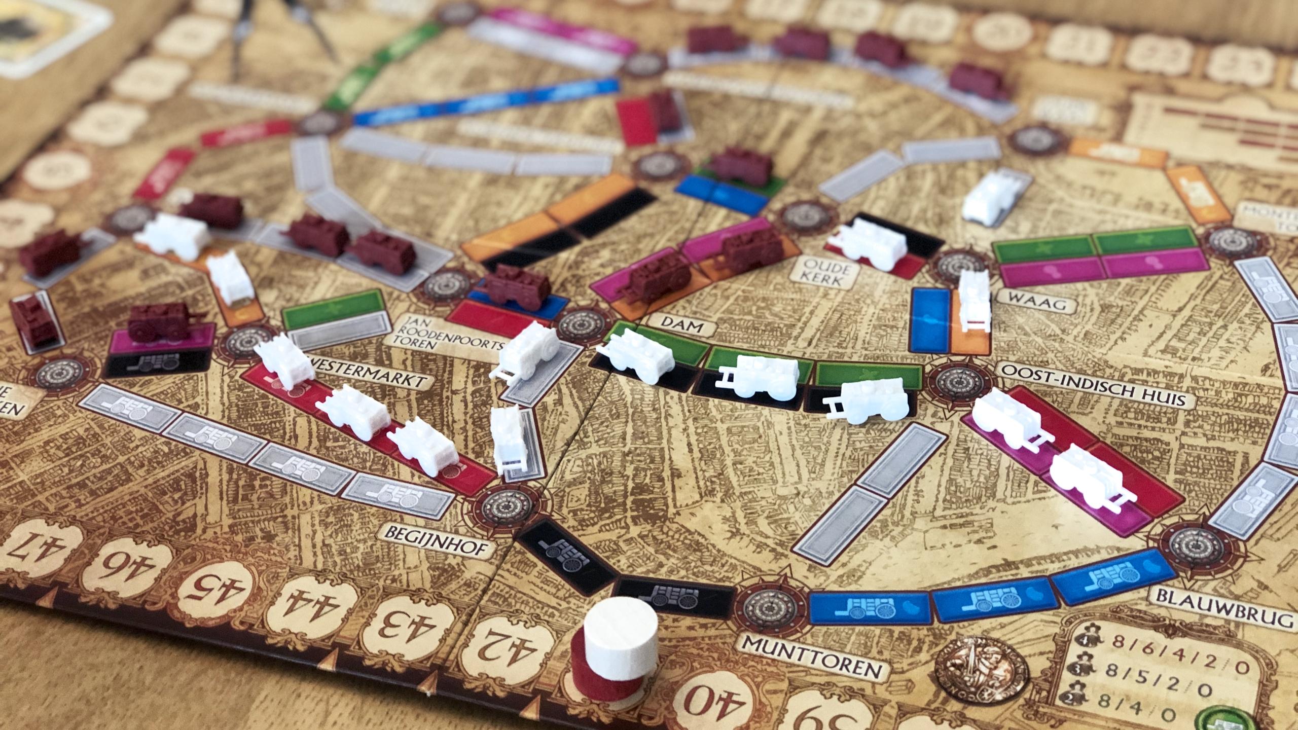 Lähikuva Ticket to Ride: Amsterdamin pelilaudasta kaksinpelissä
