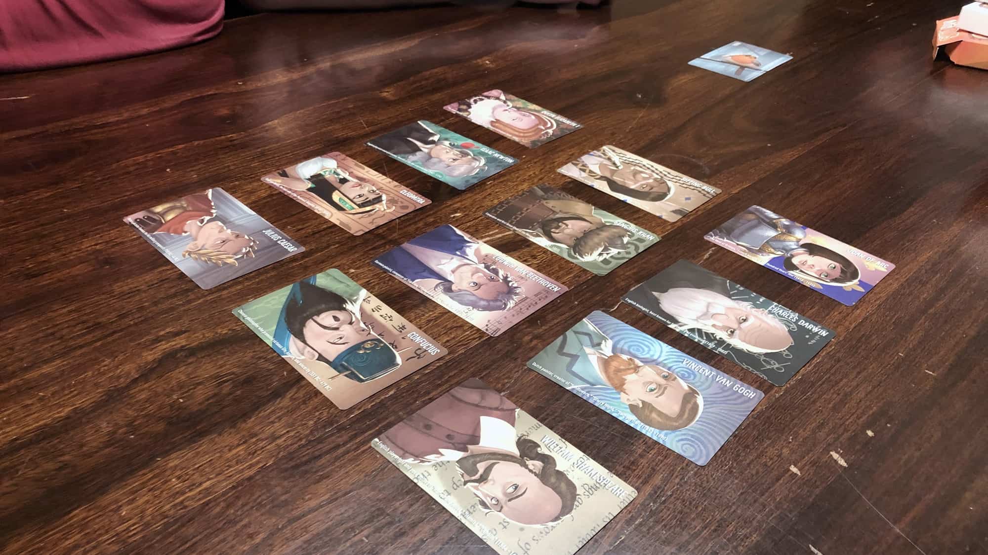 Similon kortteja pöydällä