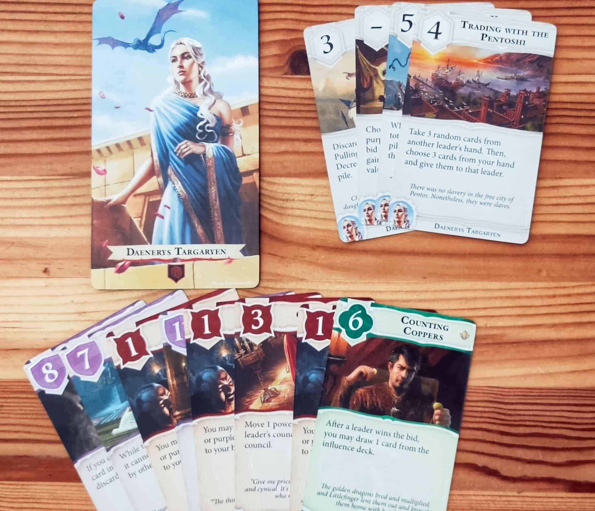 Daenerys, omat kortit ja yleisiä käsikortteja.