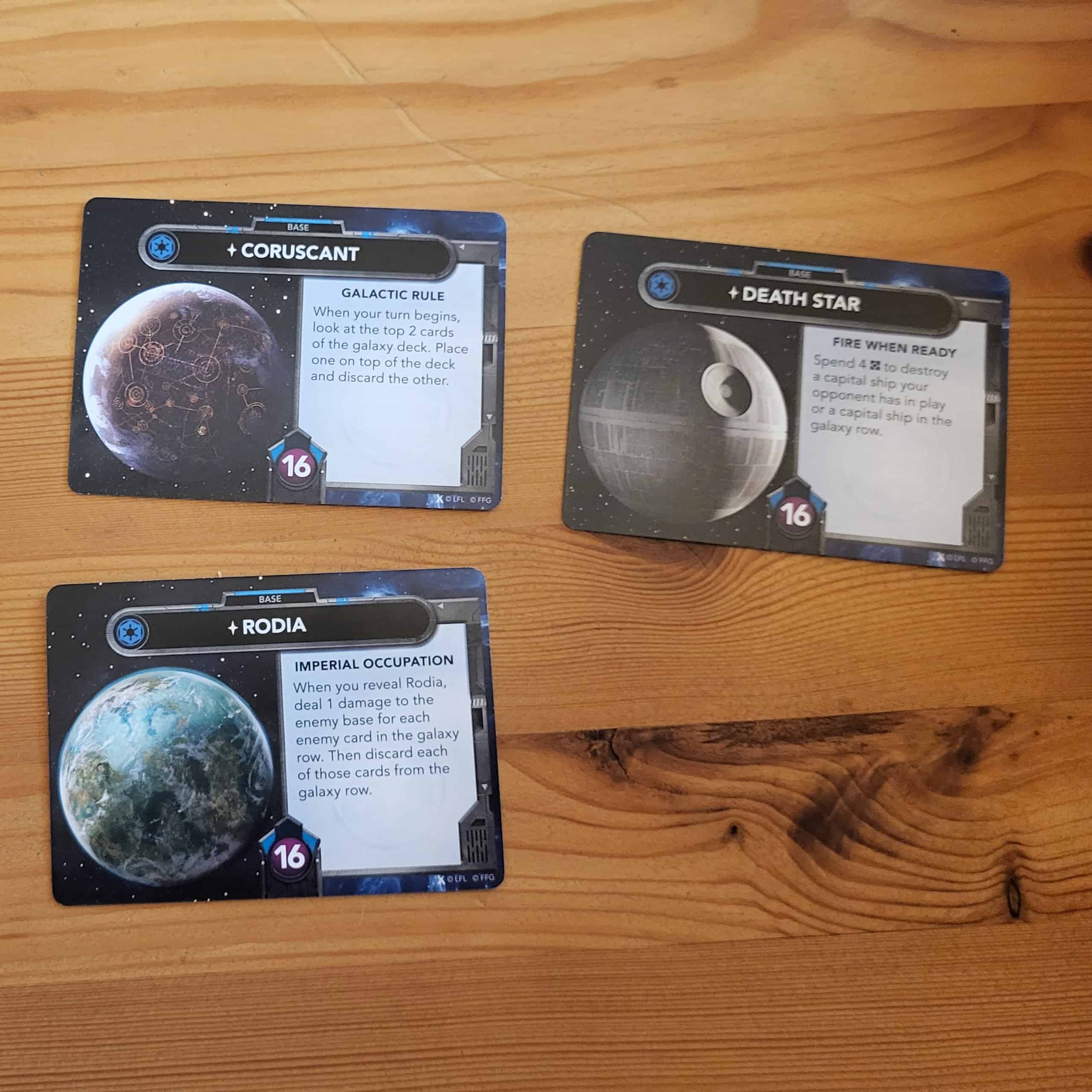 Imperiumin tukikohtakortteja: Coruscant, Death Star ja Rodia.