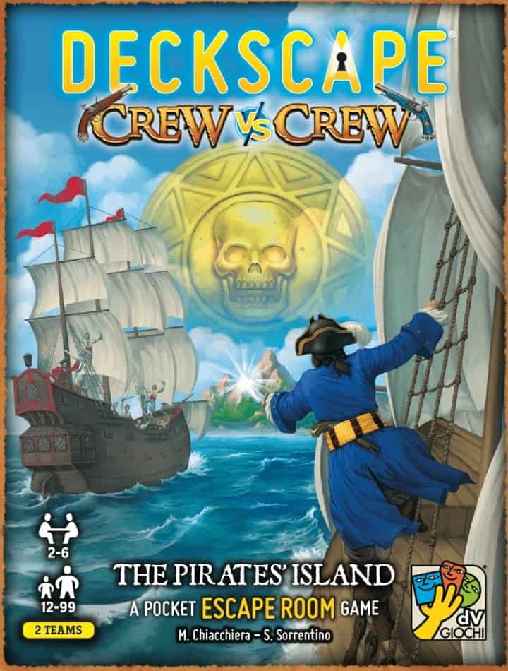 Deckscape: Crew vs Crew'n kannessa on kaksi merirosvolaivaa purjehtimassa kohti kauempana näkyvää saarta, jonka yllä on suuren kultaympyrän kuva.