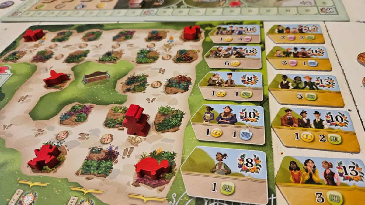 Botanicuksen tyhjällä pelaajalaudalla on puutarhuri, eläinnappuloita ja laudan vieressä tavoitteita suoritettavaksi.