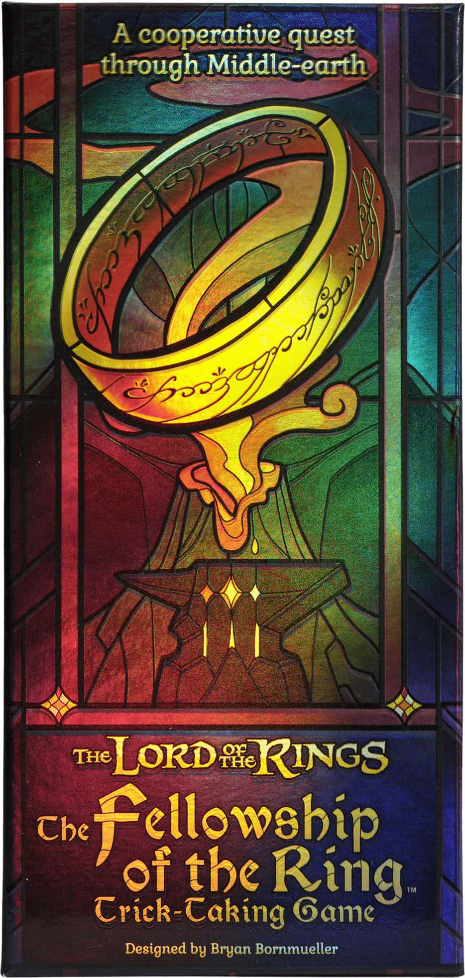 The Fellowship of the Ring -pelin kannessa on lasimaalaukselta näyttävä kiiltävä kuva mahtisormuksesta, alasimesta ja Tuomiovuoresta.