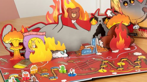 Exploding Kittens: The Board Game -pelin pelilaudan flipattu p uoli, jossa on liekkien keskellä raivoava 3D-popup-kissa.