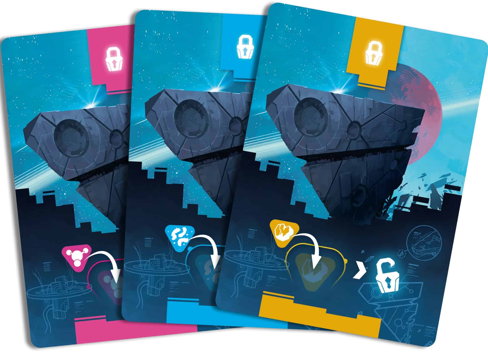 Kolme Arkhos-muukalaisrodun korttia.