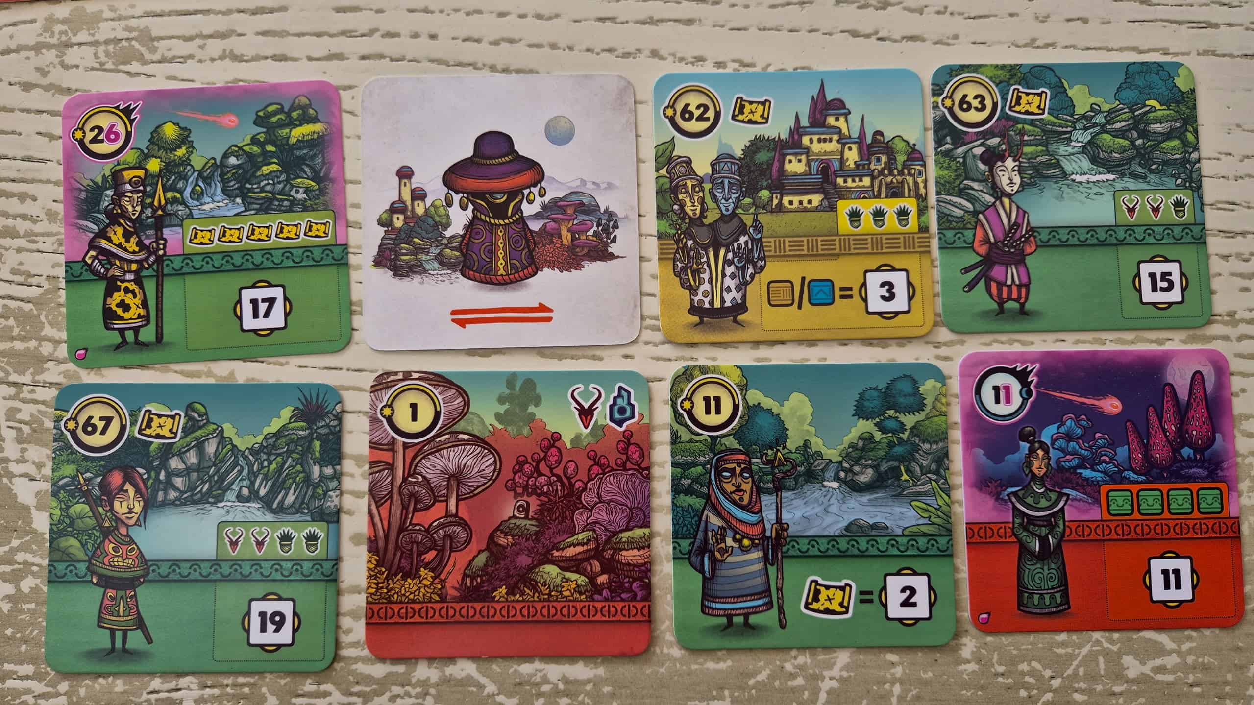 Farawayn kortteja, mukana lisäosan meteoriittikortteja, joissa luvun viimeinen numero on pinkki.