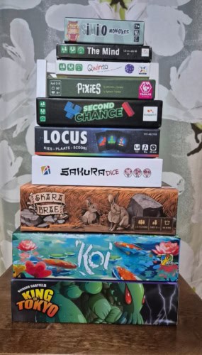 Espanjaan lähtevä pelipino: Similo, The Mind, Qwinto, Pixies, Locus, Second Chance, Sakura Dice, Skara Brae, Koi ja King of Tokyo