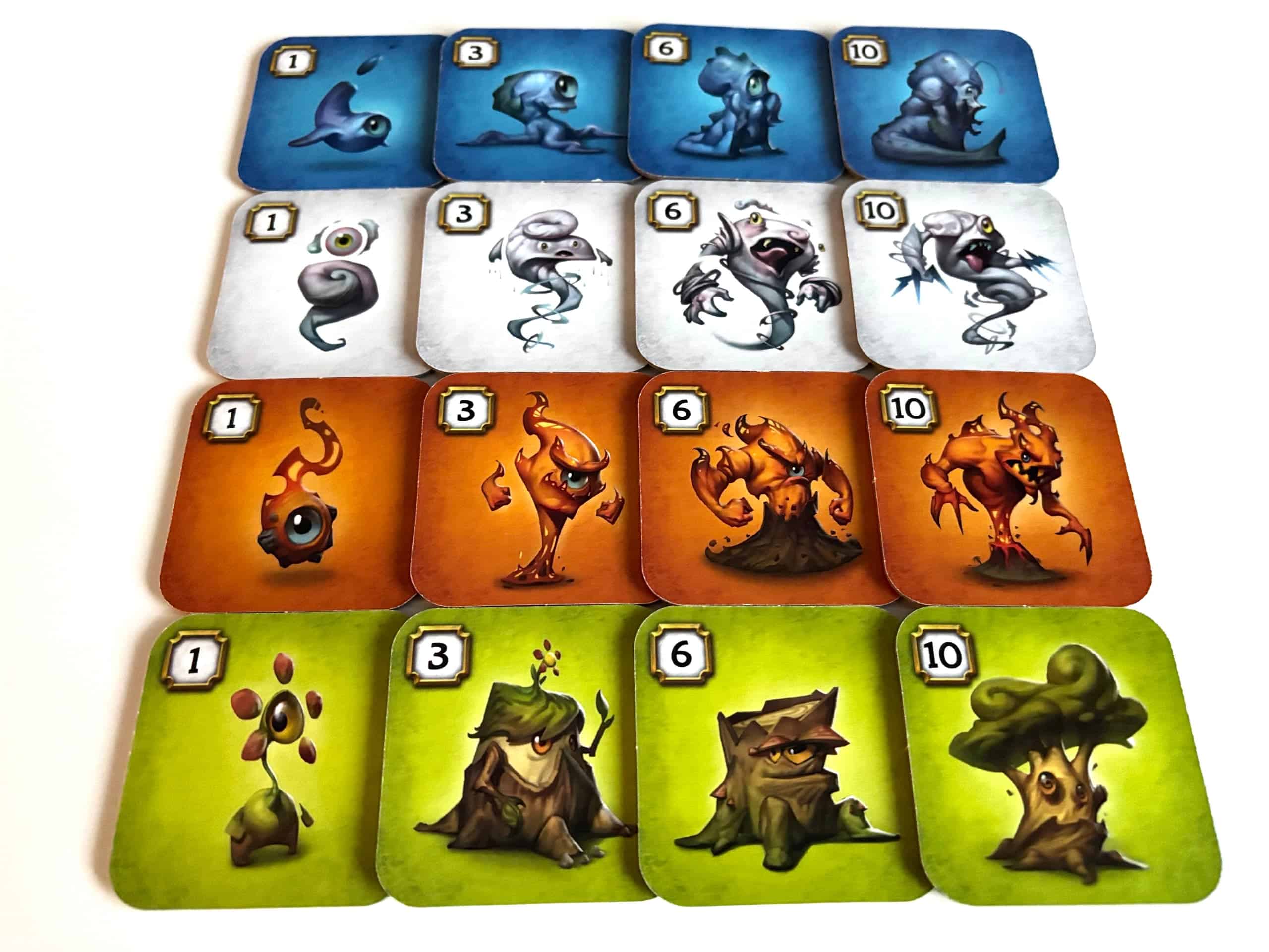 Jokaisen neljän värin neljä eritasoista olentoa.