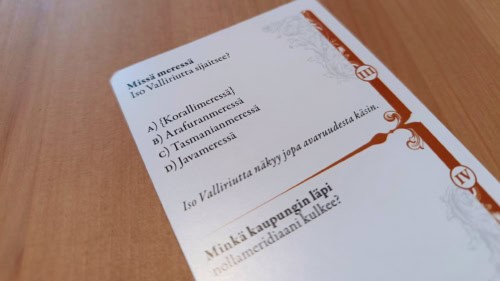 Trivia Questin kysymyskortti, jossa kysytään missä meressä Iso Valliriutta sijaitsee.