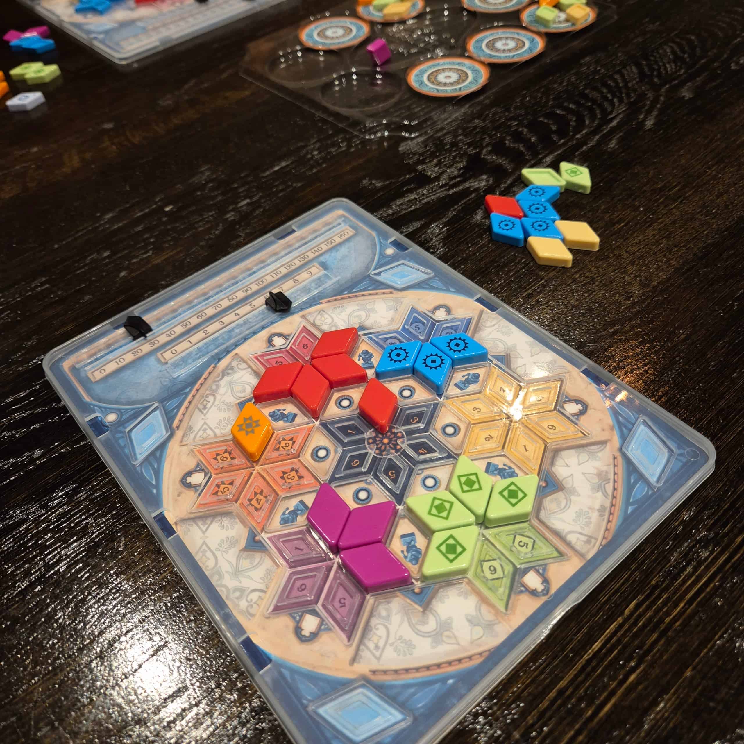 Azul: Summer Pavilionin miniversiosta pelaajan pelilauta.