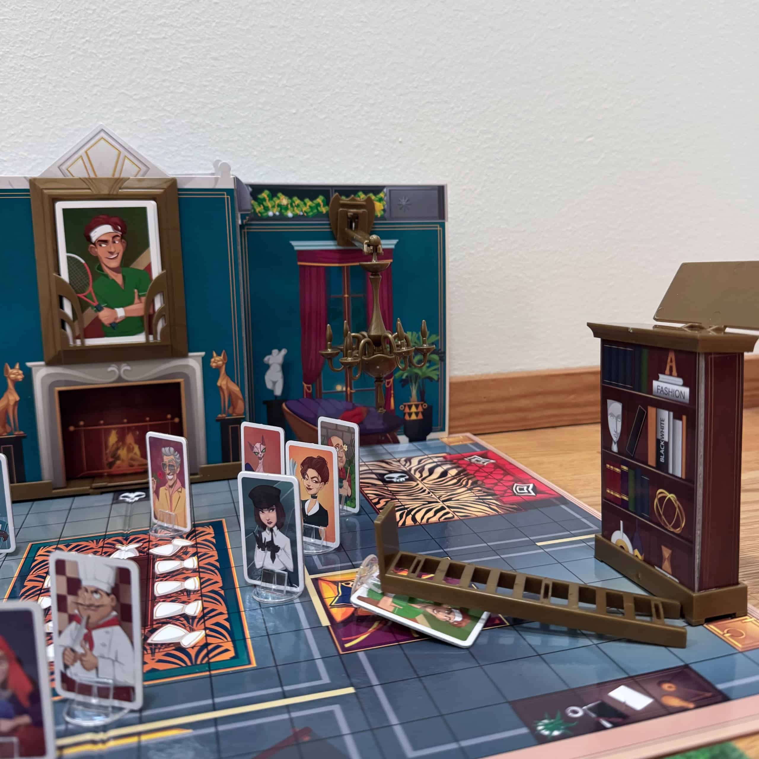 Tenniksenopettaja jäi kirjahyllyn tikkaiden alle.