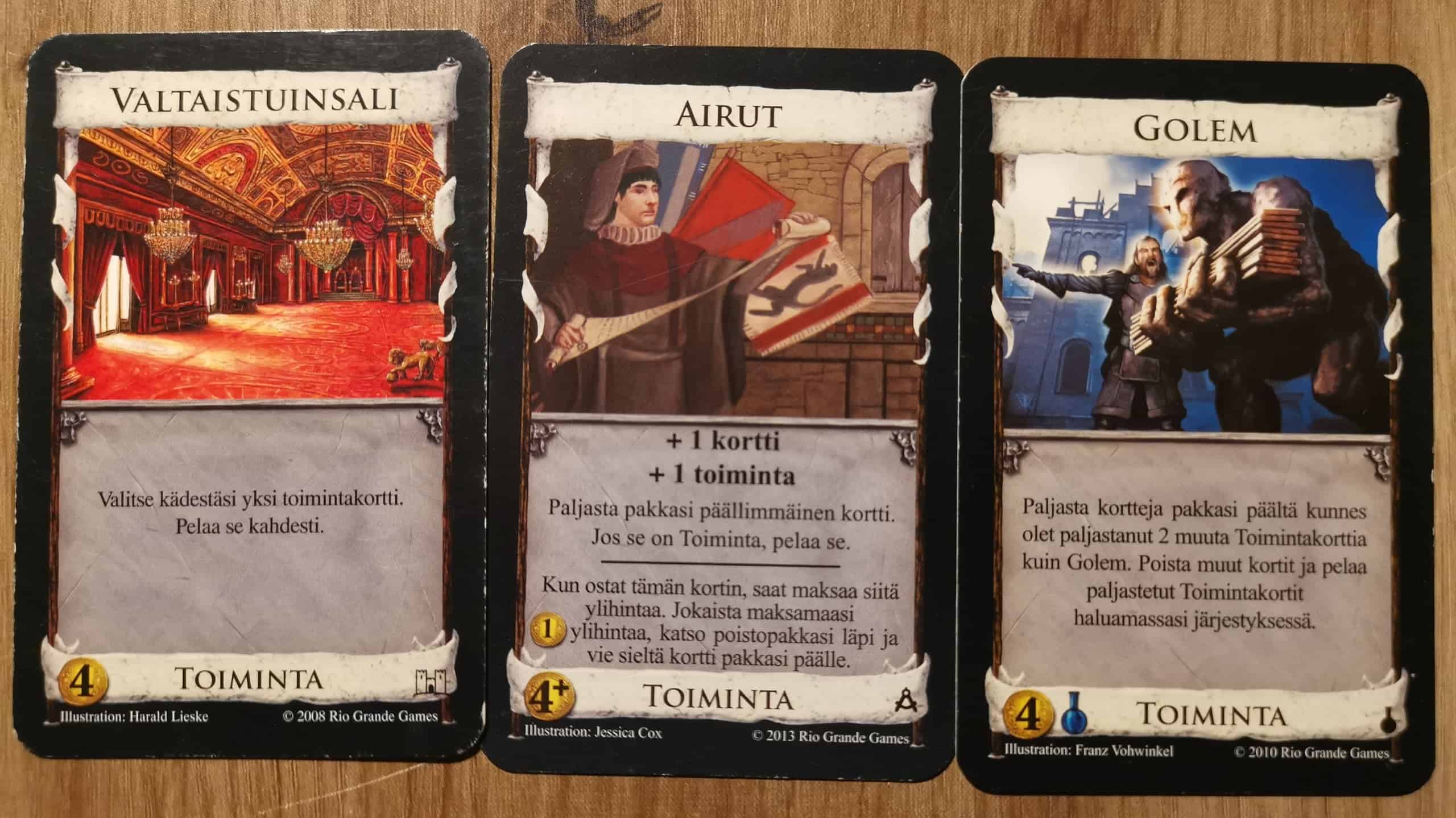 Valtaistuinsali, Airut ja Golem -kortit.