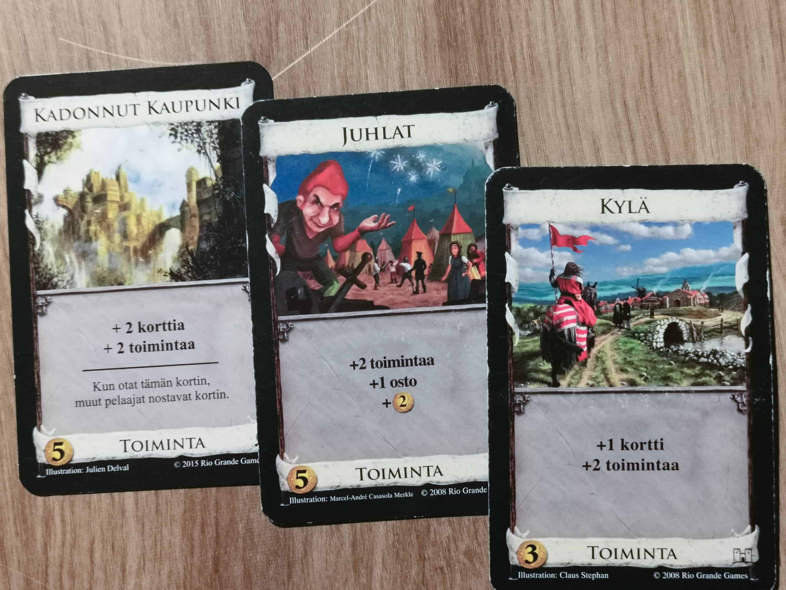 Kadonnut kaupunki, Juhlat ja Kylä-kortit.