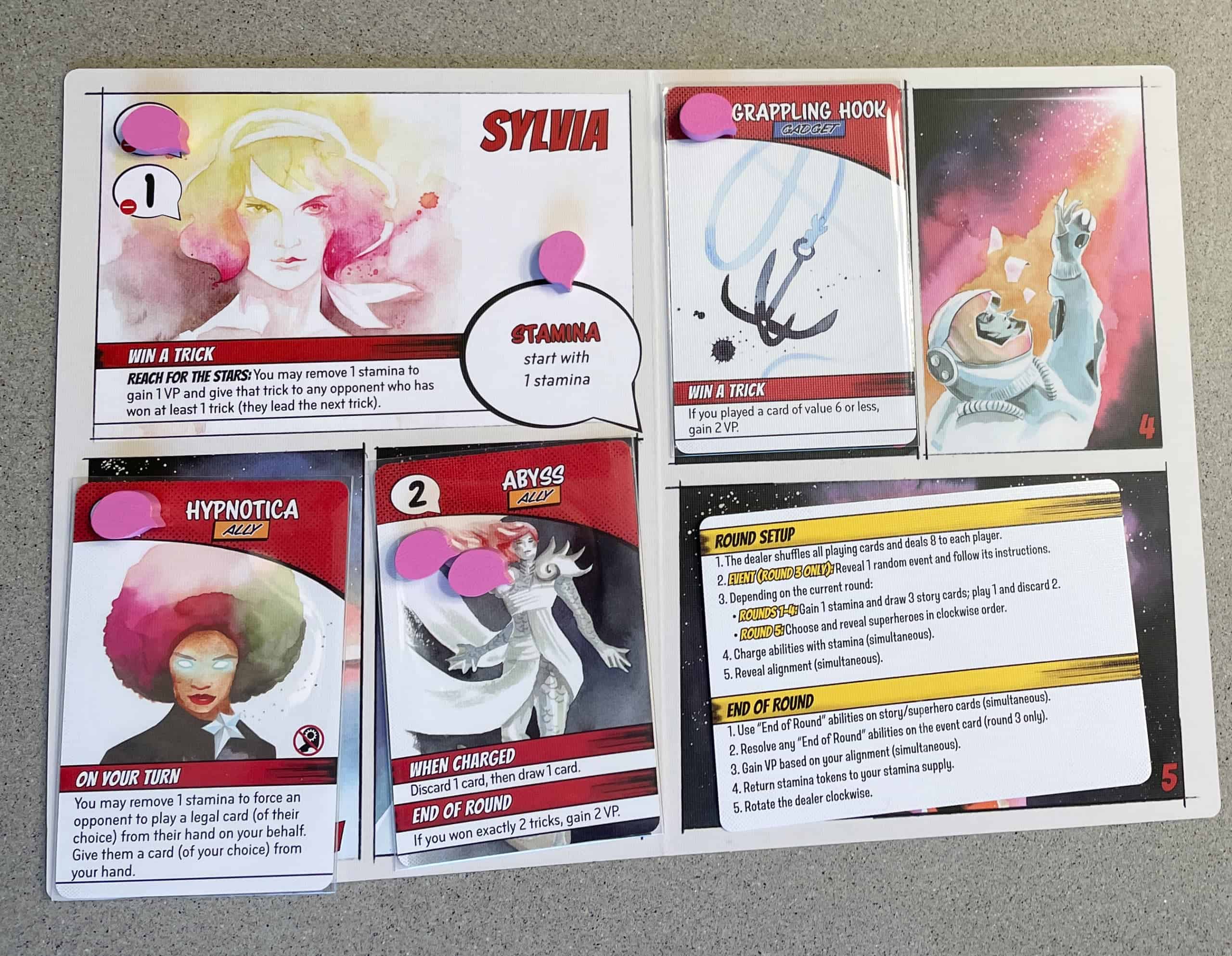 Sylvia-hahmolauta, jossa on "Grappling Hook"-vimpain ja kaksi liittolaista, "Hypnotica" ja "Abyss". 