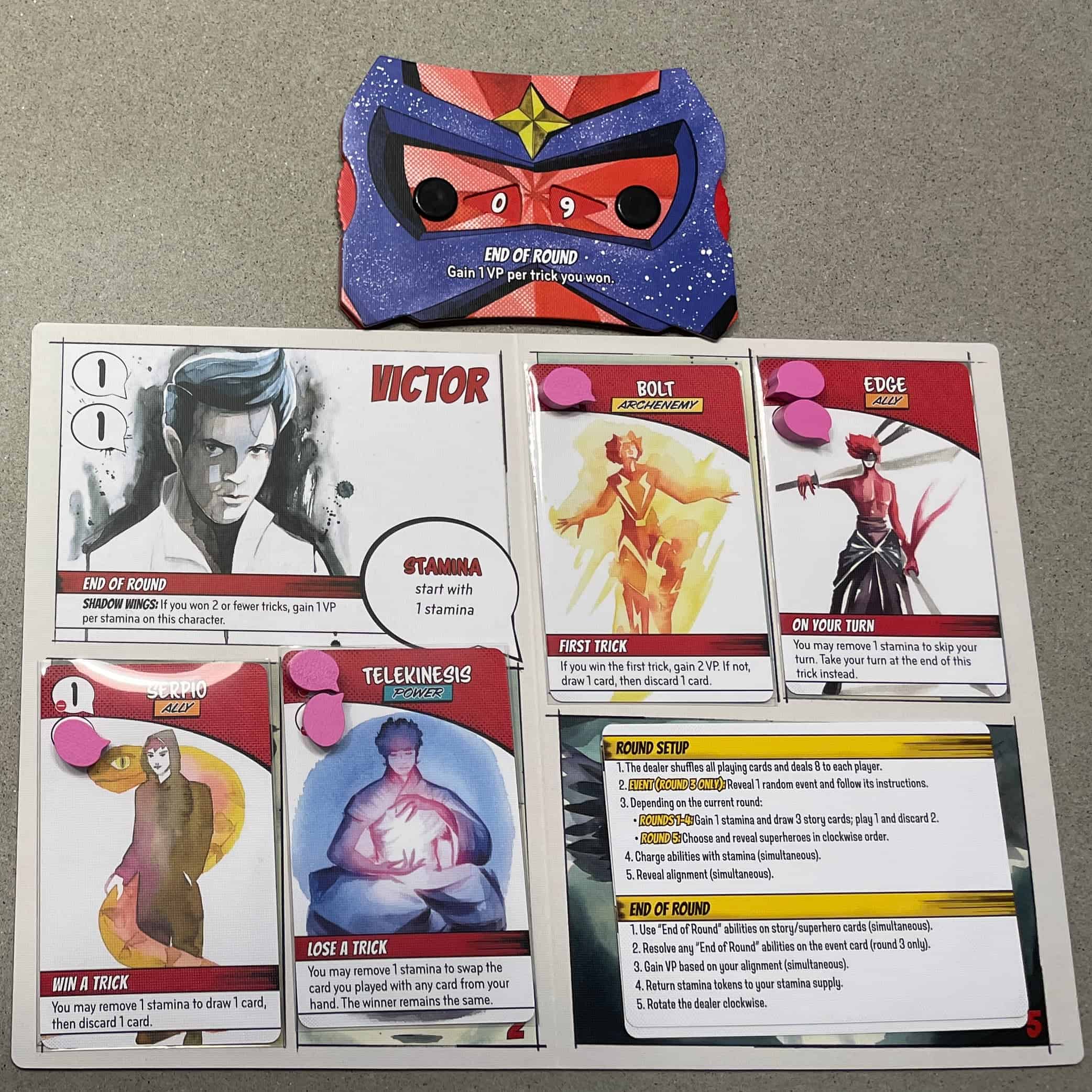 Victorin hahmolauta, jossa arkkivihollinen "Bolt", liittolaiset "Edge" ja "Serpio" ja voima "Telekinesis".