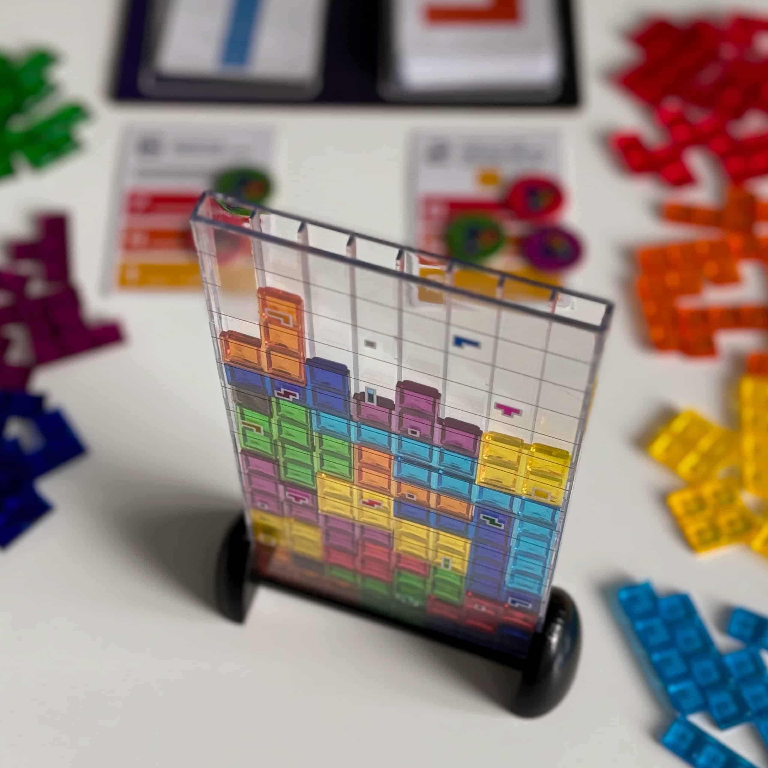 Lähikuva matriisin yläreunasta, jossa näkyy toisessa reunassa oleva uritus.