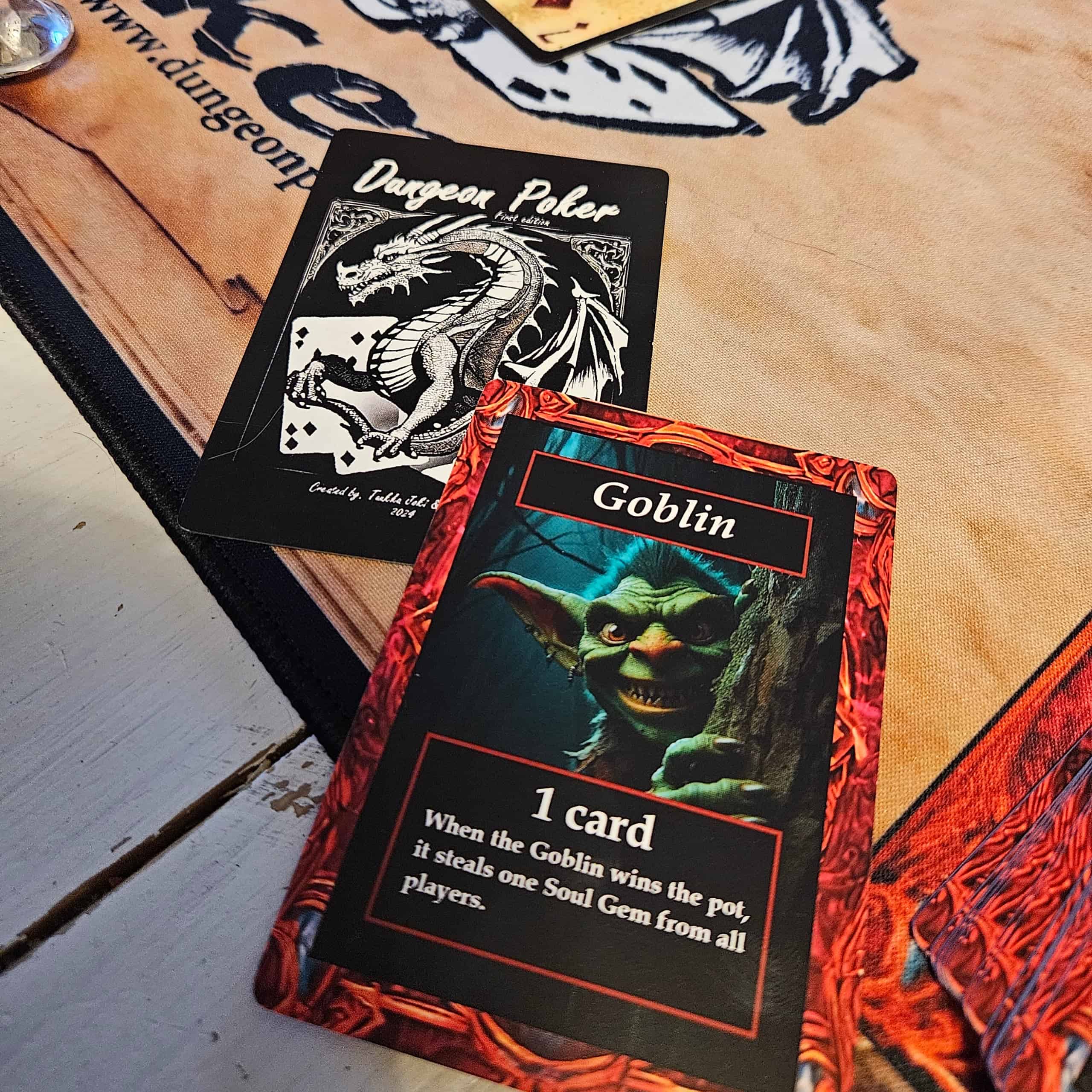 Goblin-hirviökortissa on peikon kuva. Jos Goblin voittaa potin, se varastaa kaikilta sielujalokiven.