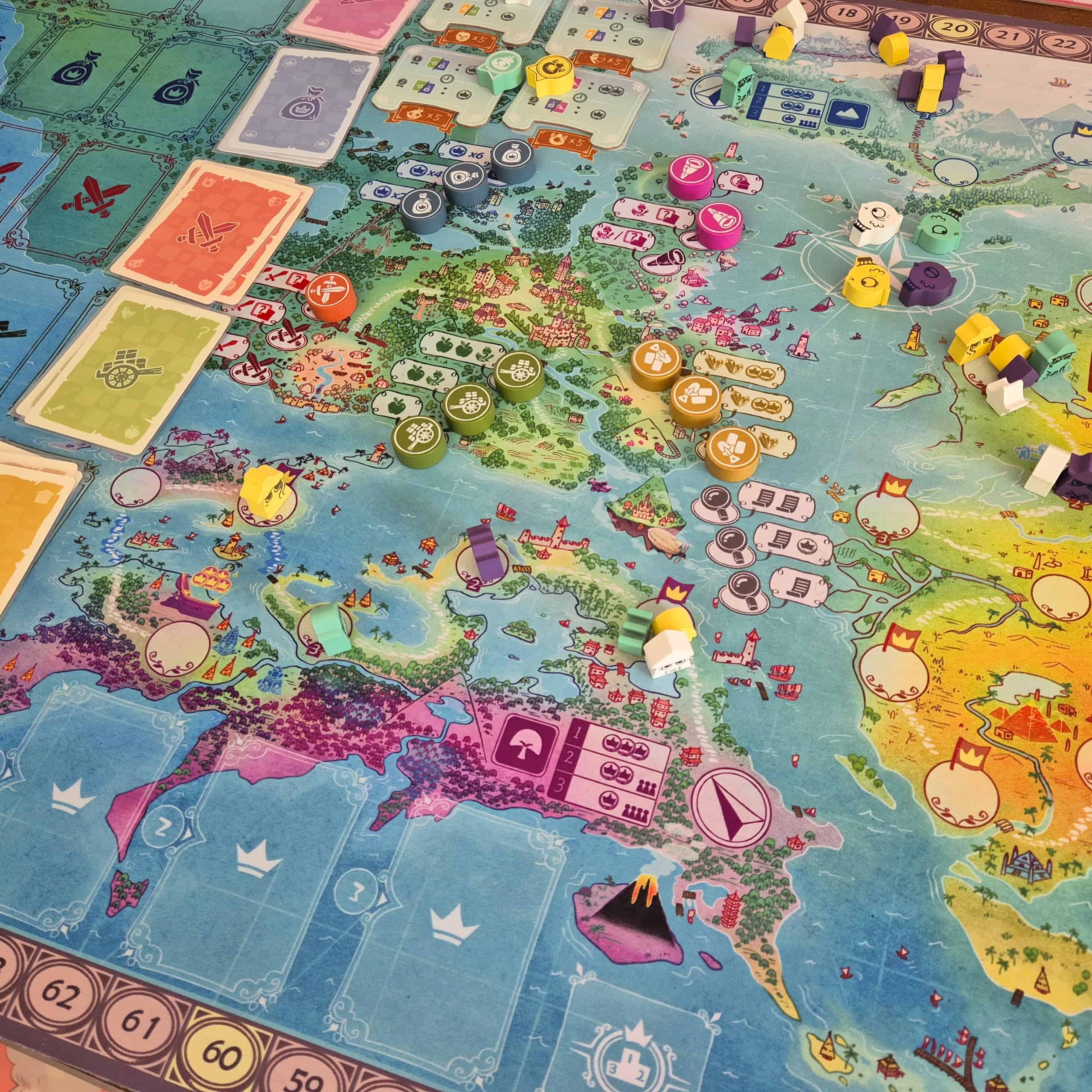 Explorers of Navorian värikäs pelilauta kuvaa saaristoa. Laudalla on erilaisia puisia nappuloita siellä täällä.