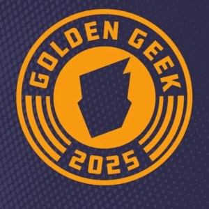 Golden Geek 2025-logossa on tummansinisellä taustalla BGG:n logo, jonka ympärillä on oranssi kehä.
