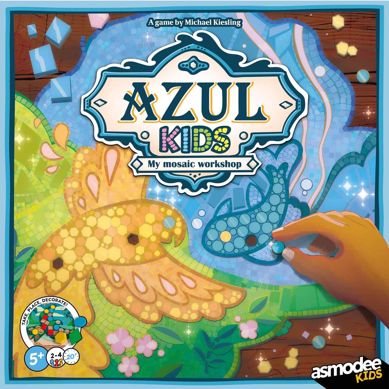 Azul Kidsin kannessa on piirros lintua ja kalaa esittävästä mosaiikkityöstä, johon käsi lisää palasta.